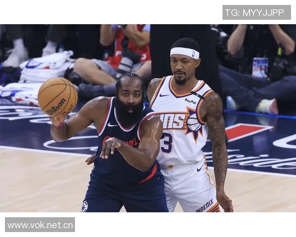 快船训练营第二天精彩瞬间哈登博格丹欢笑小卡保罗同框引关注 快船训练营第二天精彩瞬间哈登博格丹欢笑小卡保罗同框引关注