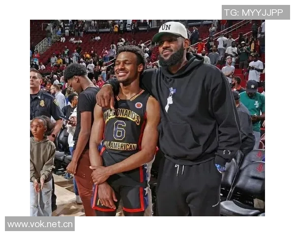 里夫斯回忆外婆因詹姆斯吼他而生气自曝母亲更严厉让人印象深刻 里夫斯回忆外婆因詹姆斯吼他而生气自曝母亲更严厉让人印象深刻